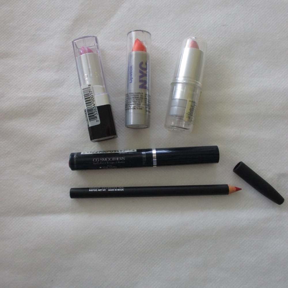 NEW!   -   5  Lipsticks/Lip liner